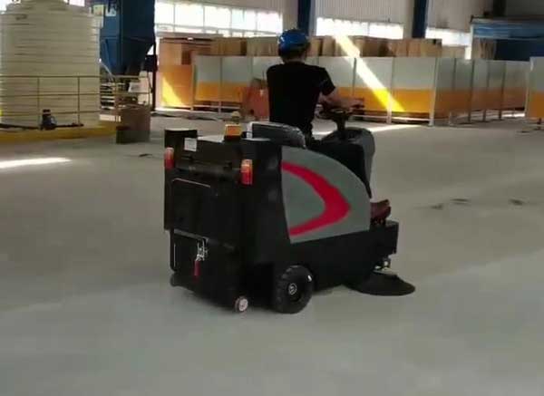 電動掃地車價格表大全，哪些因素影響價格的高低？