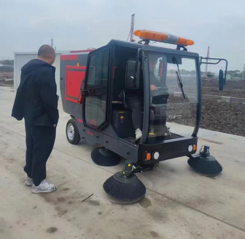 車間清潔掃地車的工作效率怎么樣？能續(xù)航多久?