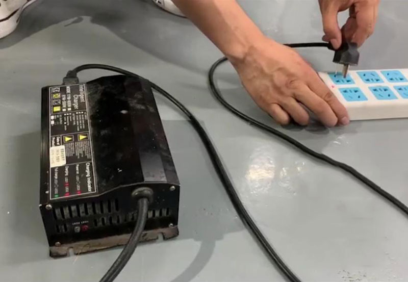 洗地機(jī)用了一年半，只運(yùn)行一小段時(shí)間電池失效